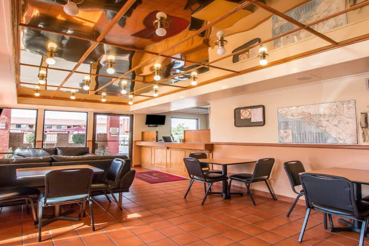 Econo Lodge Anaheim North Bagian luar foto
