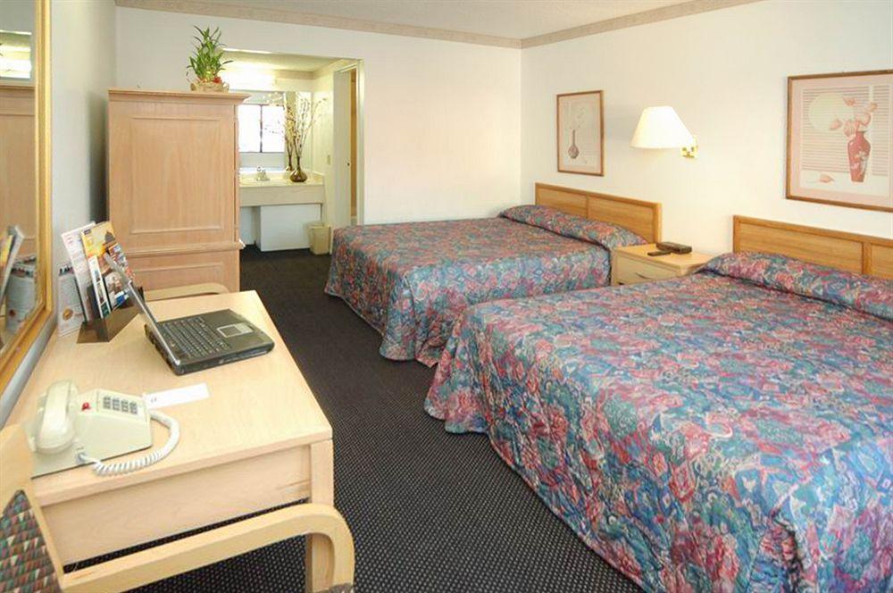 Econo Lodge Anaheim North Bagian luar foto