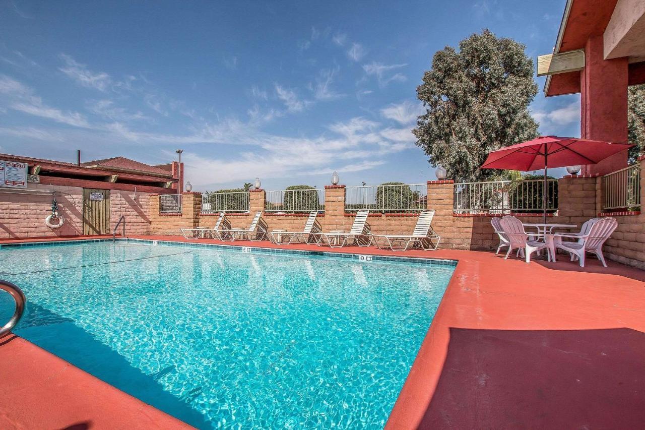 Econo Lodge Anaheim North Bagian luar foto