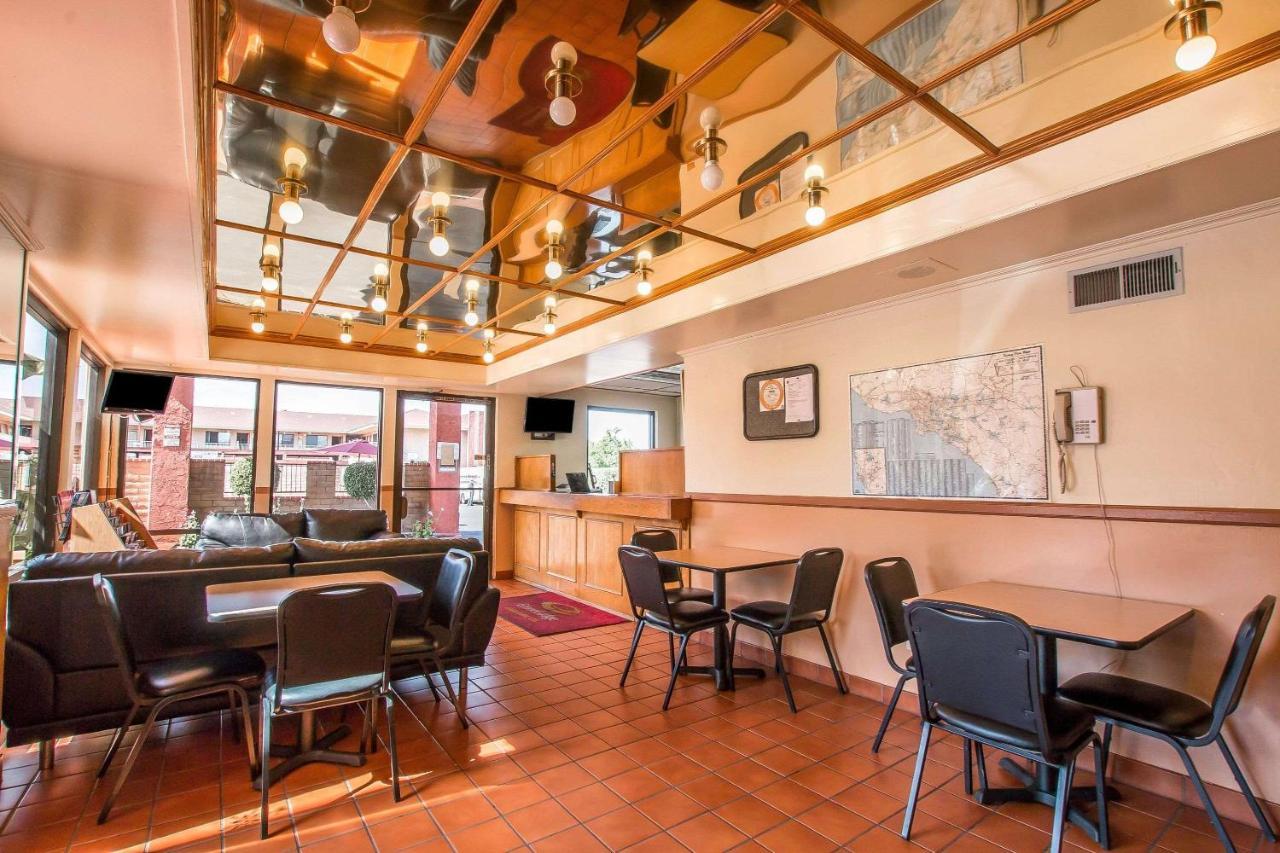 Econo Lodge Anaheim North Bagian luar foto